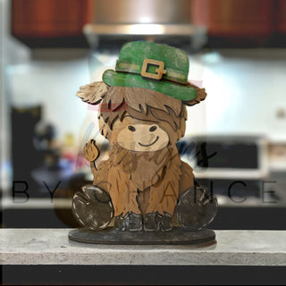 Take and Make - Highland Cow Shelf Sitter with 13 Interchangeable Hats